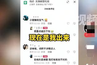 珍贵影像！年轻时梅西主动上前拥抱C罗